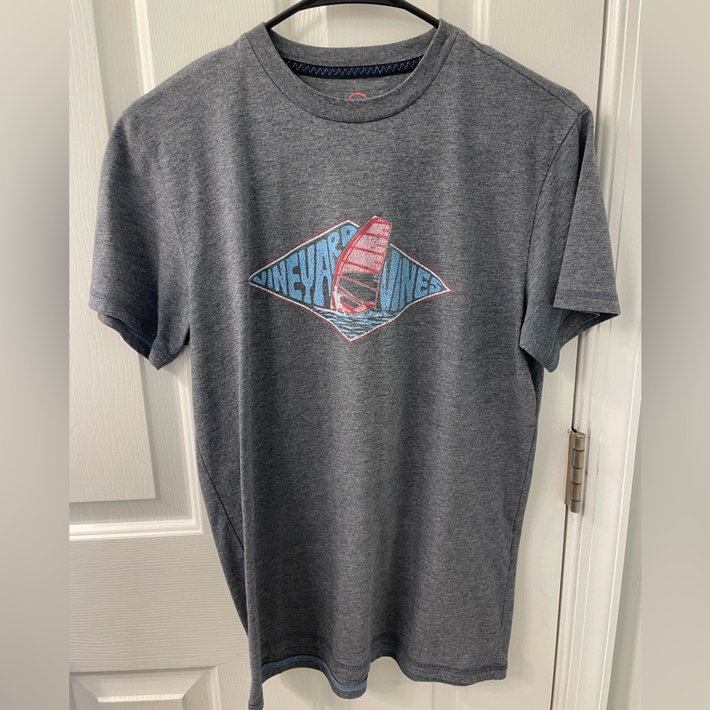 Vineyard Vines men’s logo dunes tee small
